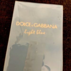 Brand new unopened bottle of the perfect perfume for summer.